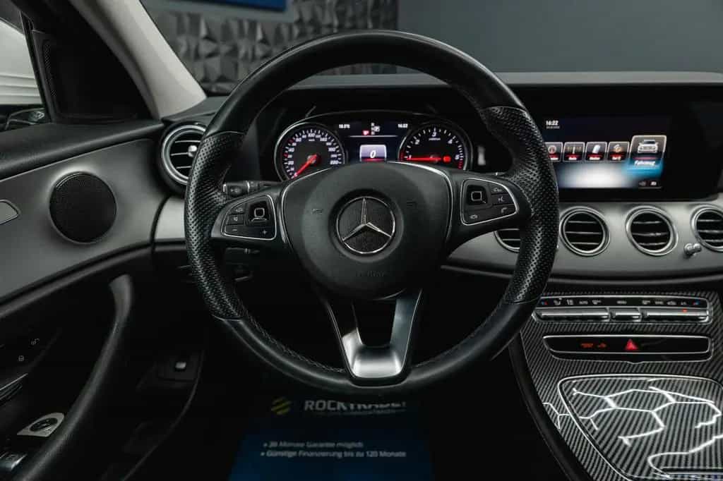 Mercedes-Benz E-Class 220d 4Matic Business *LED*Kamera*Scheckheft* 10/2017-photo-27