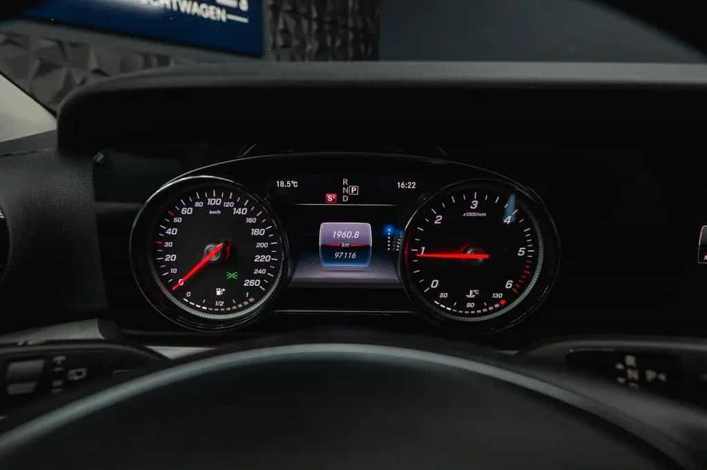 Mercedes-Benz E-Class 220d 4Matic Business *LED*Kamera*Scheckheft* 10/2017-photo-28