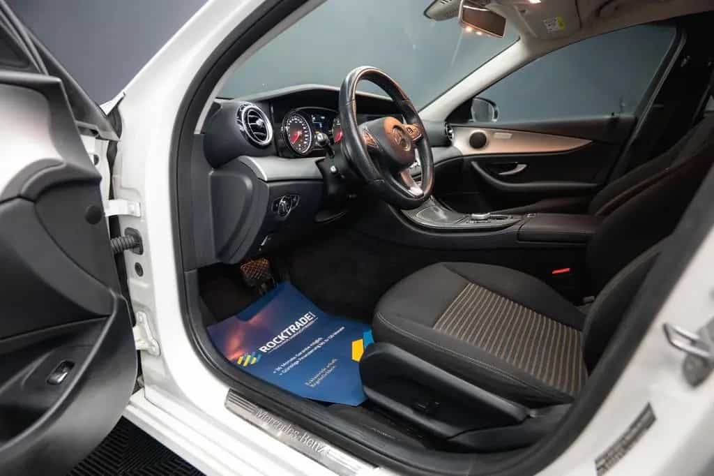 Mercedes-Benz E-Class 220d 4Matic Business *LED*Kamera*Scheckheft* 10/2017-photo-29