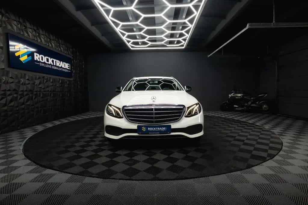 Mercedes-Benz E-Class 220d 4Matic Business *LED*Kamera*Scheckheft* 10/2017-photo-3