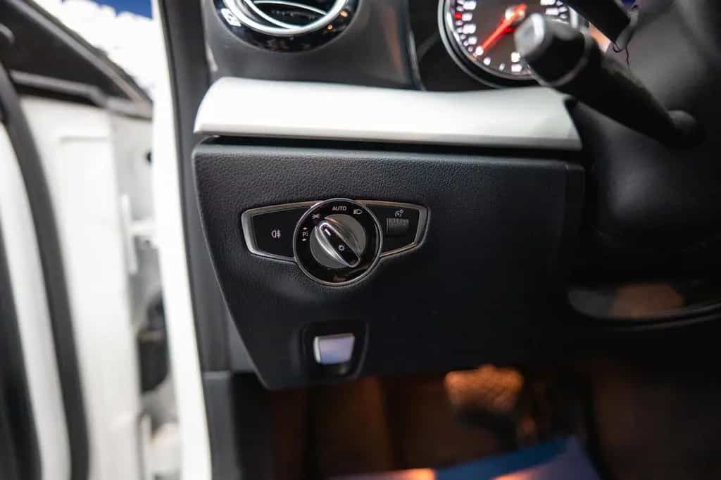 Mercedes-Benz E-Class 220d 4Matic Business *LED*Kamera*Scheckheft* 10/2017-photo-33