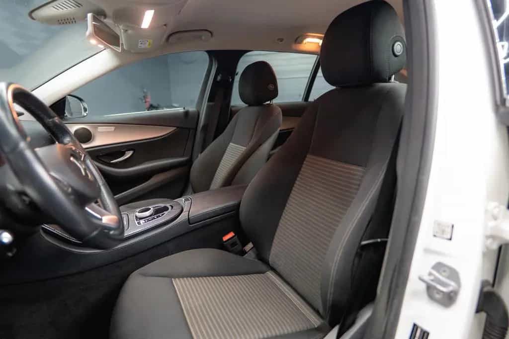 Mercedes-Benz E-Class 220d 4Matic Business *LED*Kamera*Scheckheft* 10/2017-photo-34
