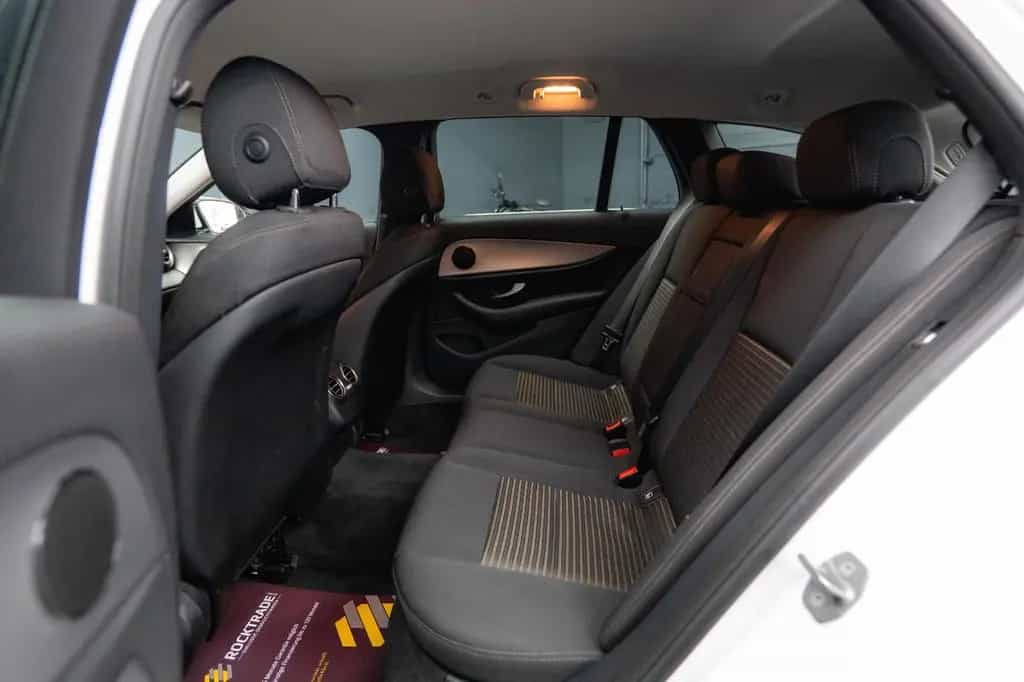 Mercedes-Benz E-Class 220d 4Matic Business *LED*Kamera*Scheckheft* 10/2017-photo-36