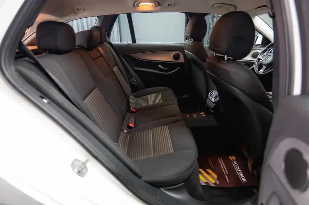 Mercedes-Benz E-Class 220d 4Matic Business *LED*Kamera*Scheckheft* 10/2017-photo-37