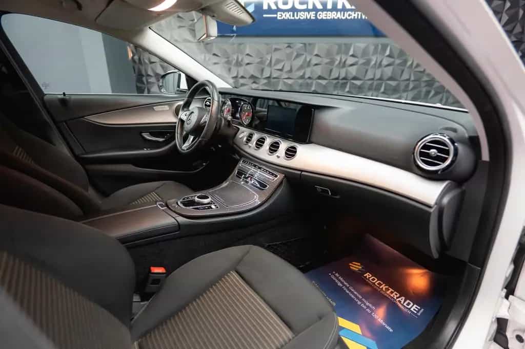 Mercedes-Benz E-Class 220d 4Matic Business *LED*Kamera*Scheckheft* 10/2017-photo-38