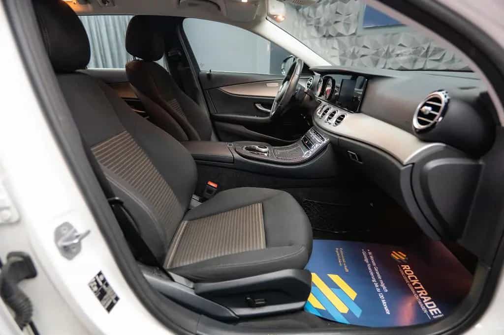 Mercedes-Benz E-Class 220d 4Matic Business *LED*Kamera*Scheckheft* 10/2017-photo-39
