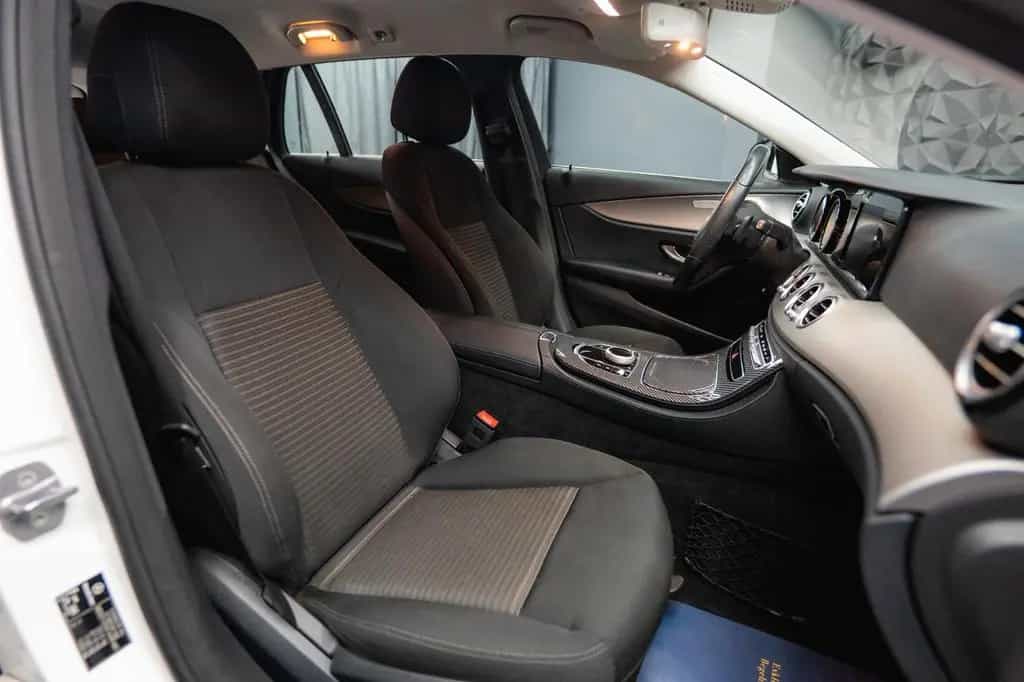 Mercedes-Benz E-Class 220d 4Matic Business *LED*Kamera*Scheckheft* 10/2017-photo-40