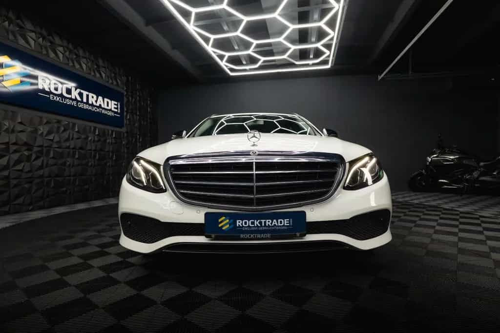 Mercedes-Benz E-Class 220d 4Matic Business *LED*Kamera*Scheckheft* 10/2017-photo-5