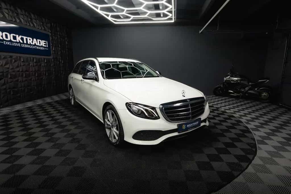 Mercedes-Benz E-Class 220d 4Matic Business *LED*Kamera*Scheckheft* 10/2017-photo-7
