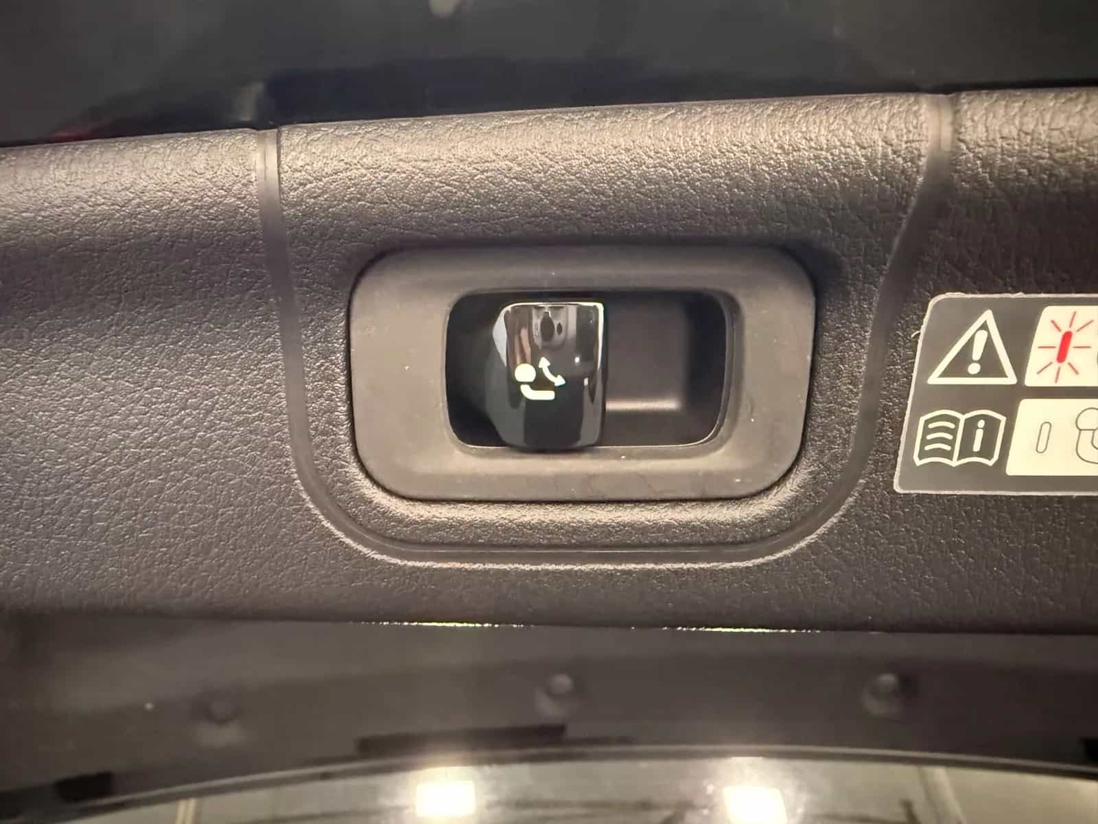 Mercedes-Benz C-Class 220 09/2022-photo-12