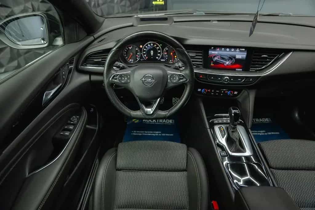 Opel Insignia B Sports Tourer GSi 4x4 *ACC*LED*HU*DAB 01/2018-photo-25