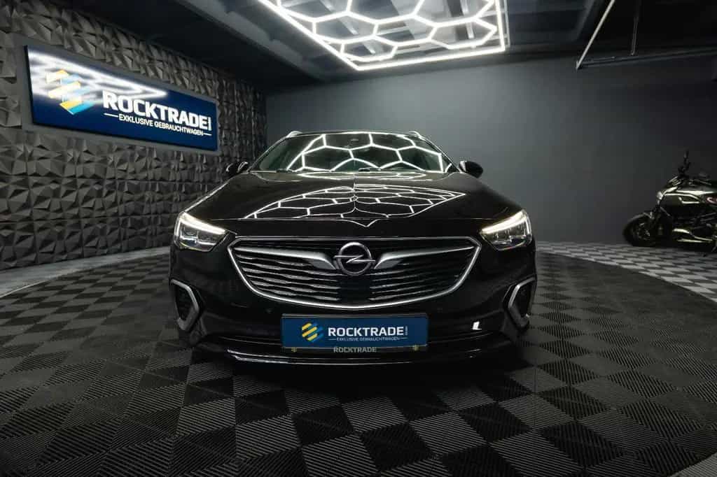 Opel Insignia B Sports Tourer GSi 4x4 *ACC*LED*HU*DAB 01/2018-photo-1