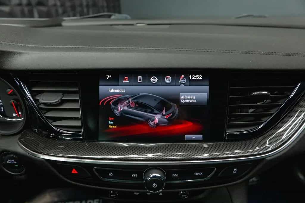 Opel Insignia B Sports Tourer GSi 4x4 *ACC*LED*HU*DAB 01/2018-photo-28