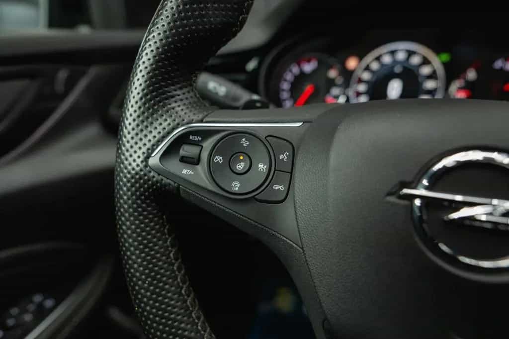 Opel Insignia B Sports Tourer GSi 4x4 *ACC*LED*HU*DAB 01/2018-photo-33