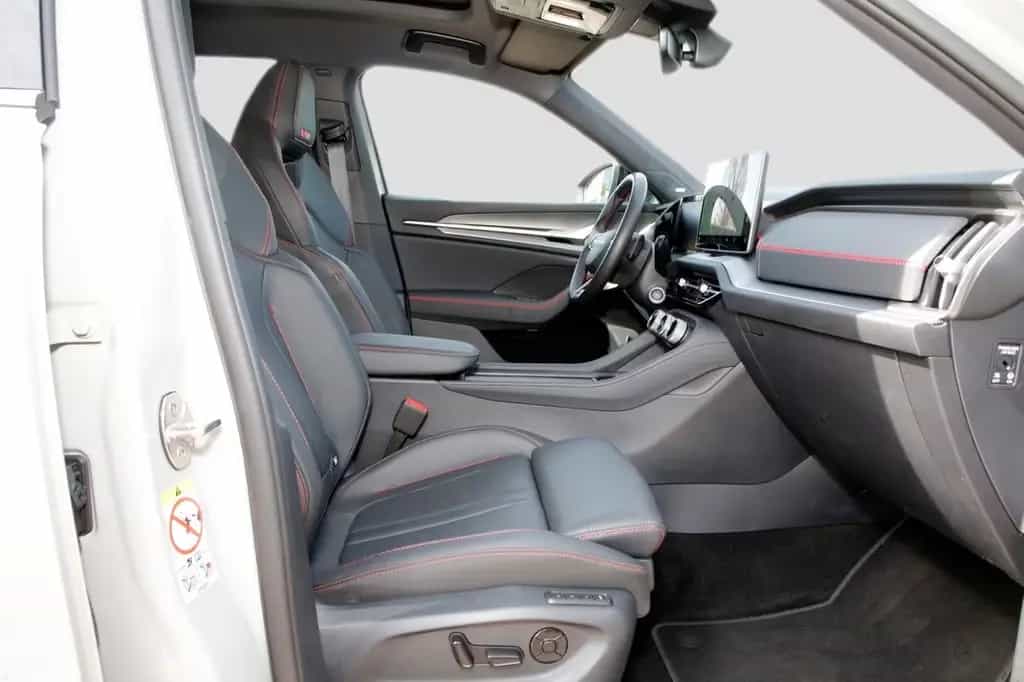 Skoda Kodiaq 2.0 TSI DSG 4x4 RS '20 ACC Pano 7Sitz AHK 07/2025-photo-8
