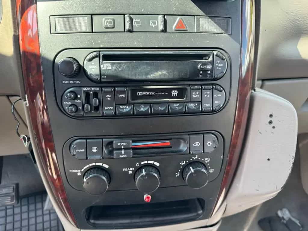 Chrysler Voyager 3.8 V6 Rollstuhlrampe Automatik Klima 02/2003-photo-11
