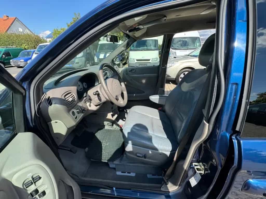 Chrysler Voyager 3.8 V6 Rollstuhlrampe Automatik Klima 02/2003-photo-8