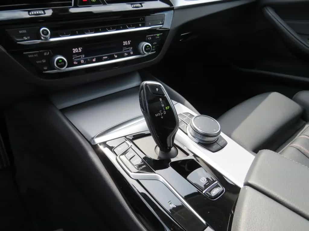 BMW 5 Series 520d touring Sport Line *1.HAND*LEDER*HUD*KAMERA 08/2020-photo-15