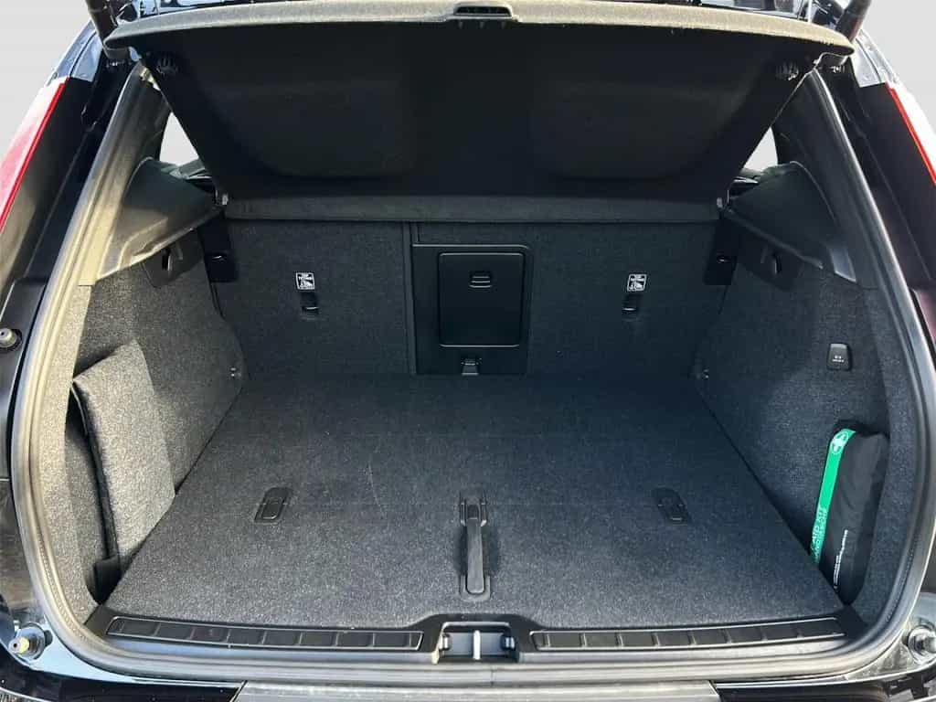 Volvo XC40 B4 Plus Black Edition/Pano/360/el.Sitze/20Z 03/2025-photo-15