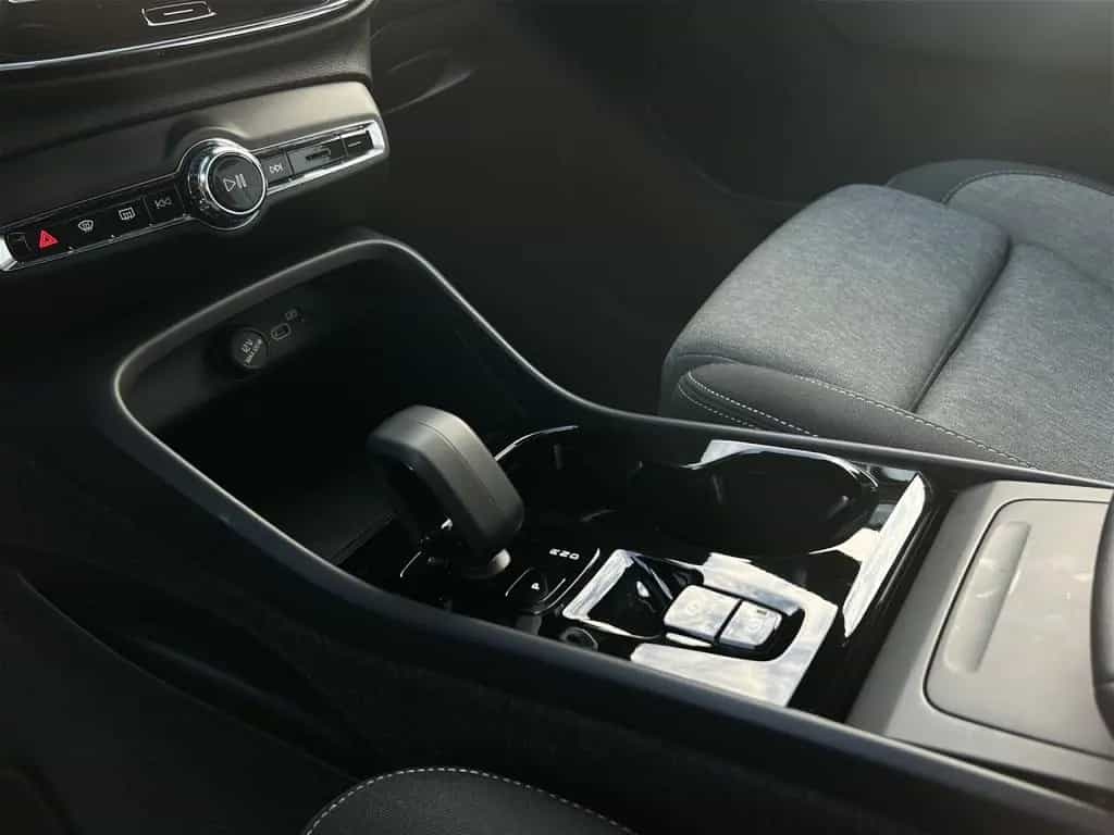 Volvo XC40 B4 Plus Black Edition/Pano/360/el.Sitze/20Z 03/2025-photo-19