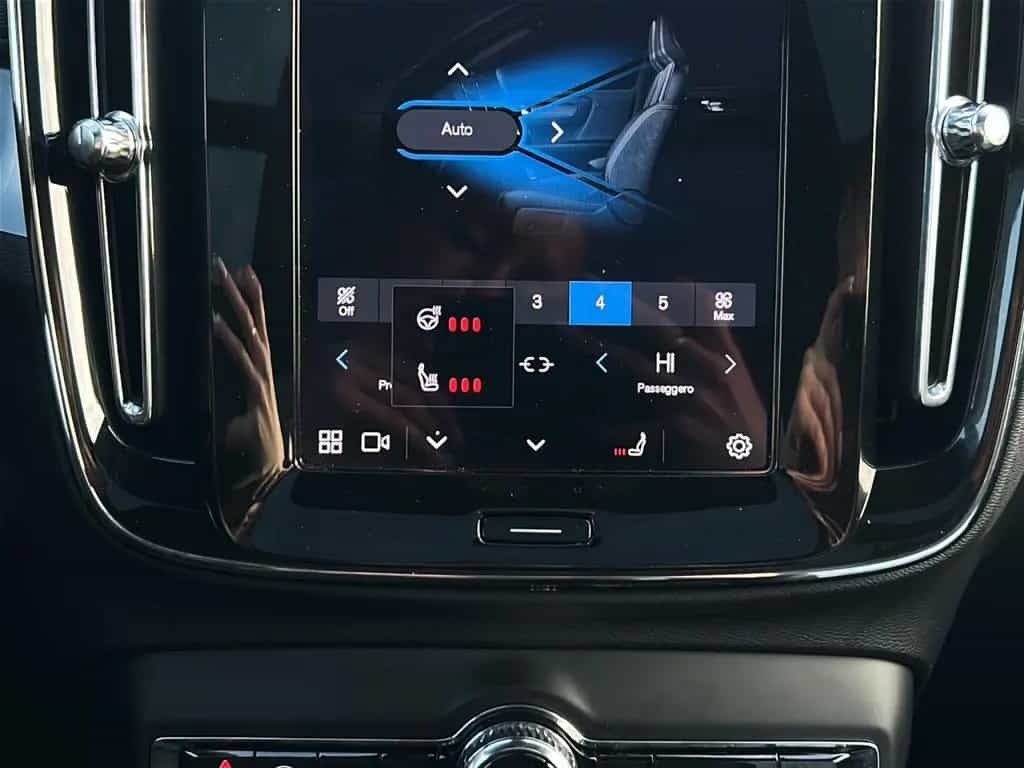 Volvo XC40 B4 Plus Black Edition/Pano/360/el.Sitze/20Z 03/2025-photo-21