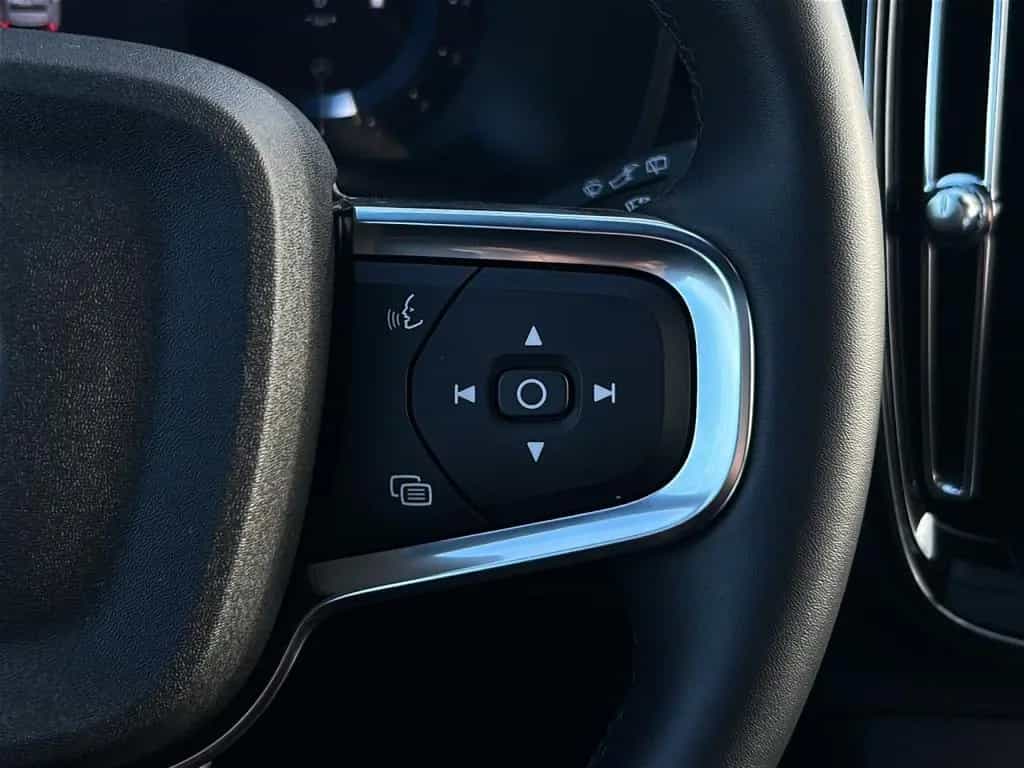 Volvo XC40 B4 Plus Black Edition/Pano/360/el.Sitze/20Z 03/2025-photo-23