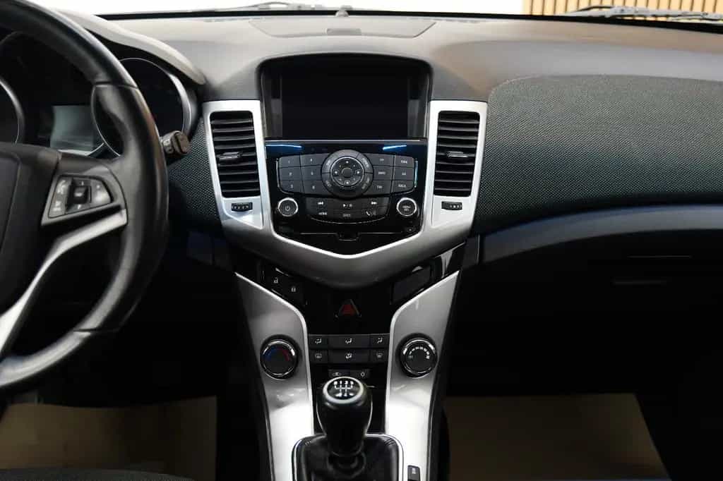 Chevrolet Cruze 1.4 LT KAM/TEMP/ZV/PDC+TÜV 10.26 10/2013-photo-11