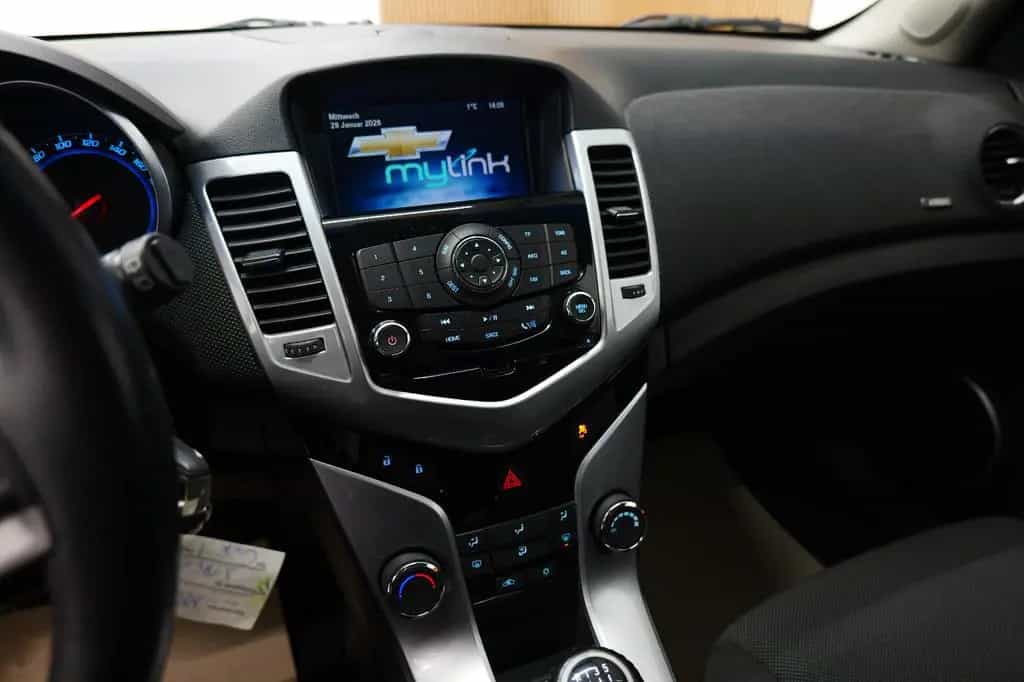 Chevrolet Cruze 1.4 LT KAM/TEMP/ZV/PDC+TÜV 10.26 10/2013-photo-12
