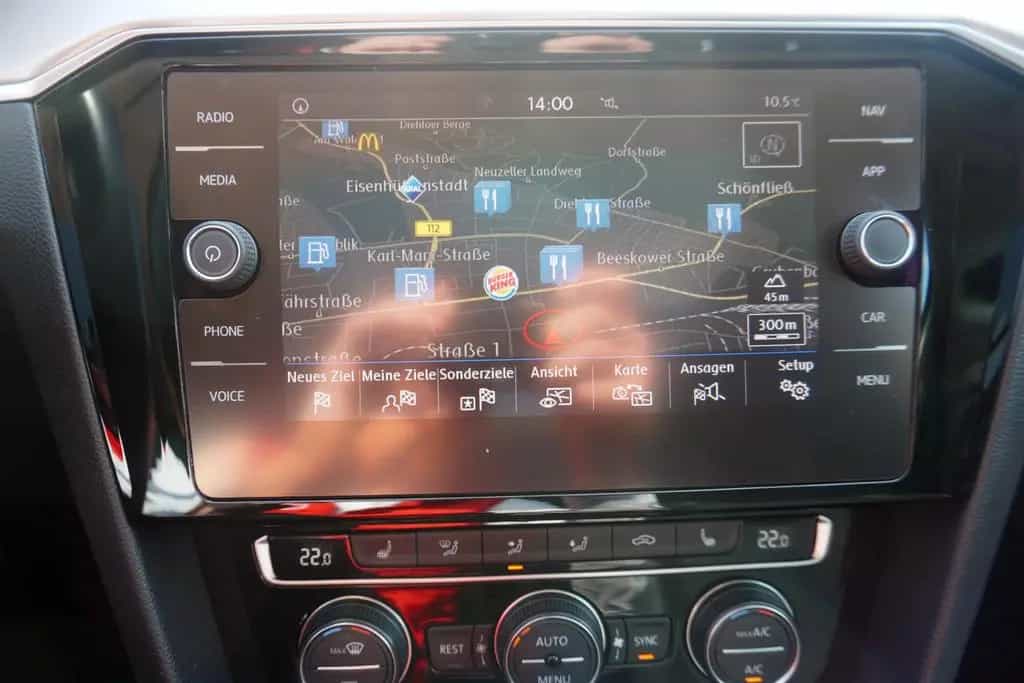 Volkswagen Passat Variant 1.8 TSI DSG Highline LED Navi AHK 08/2017-photo-29