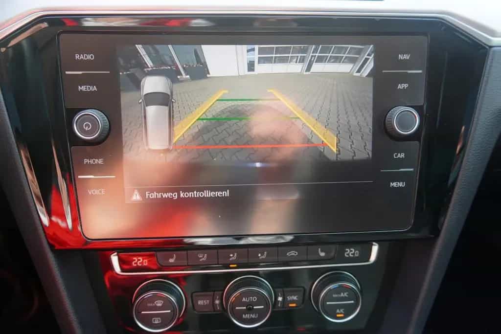 Volkswagen Passat Variant 1.8 TSI DSG Highline LED Navi AHK 08/2017-photo-31