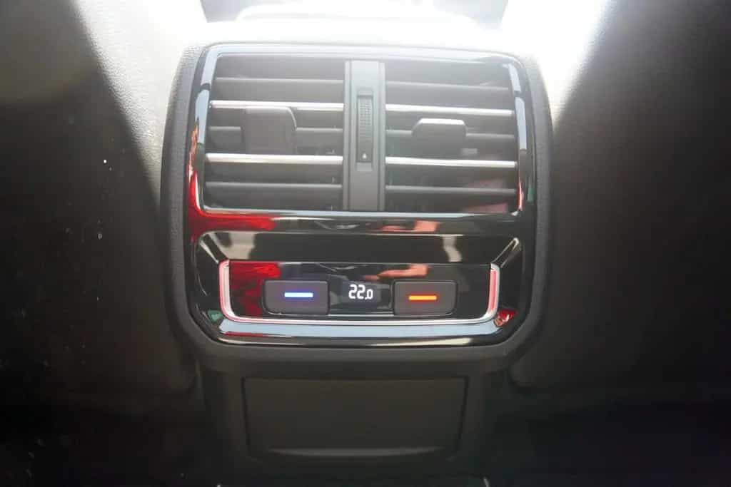 Volkswagen Passat Variant 1.8 TSI DSG Highline LED Navi AHK 08/2017-photo-32