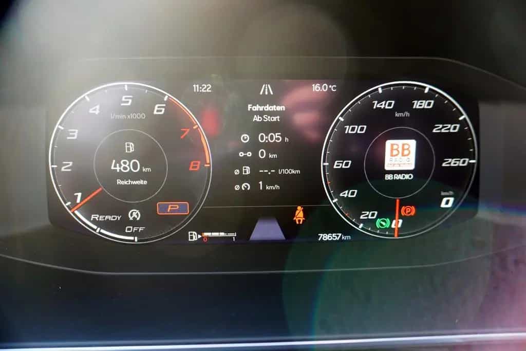 Seat Leon ST 2.0 TSI DSG FR LED ACC AHK Navi Kamera 05/2022-photo-36