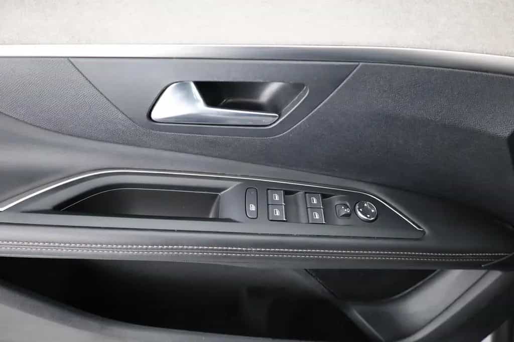Peugeot 3008 GT 1.2 PureTech 130 Aut. LED ACC Navi 03/2023-photo-20