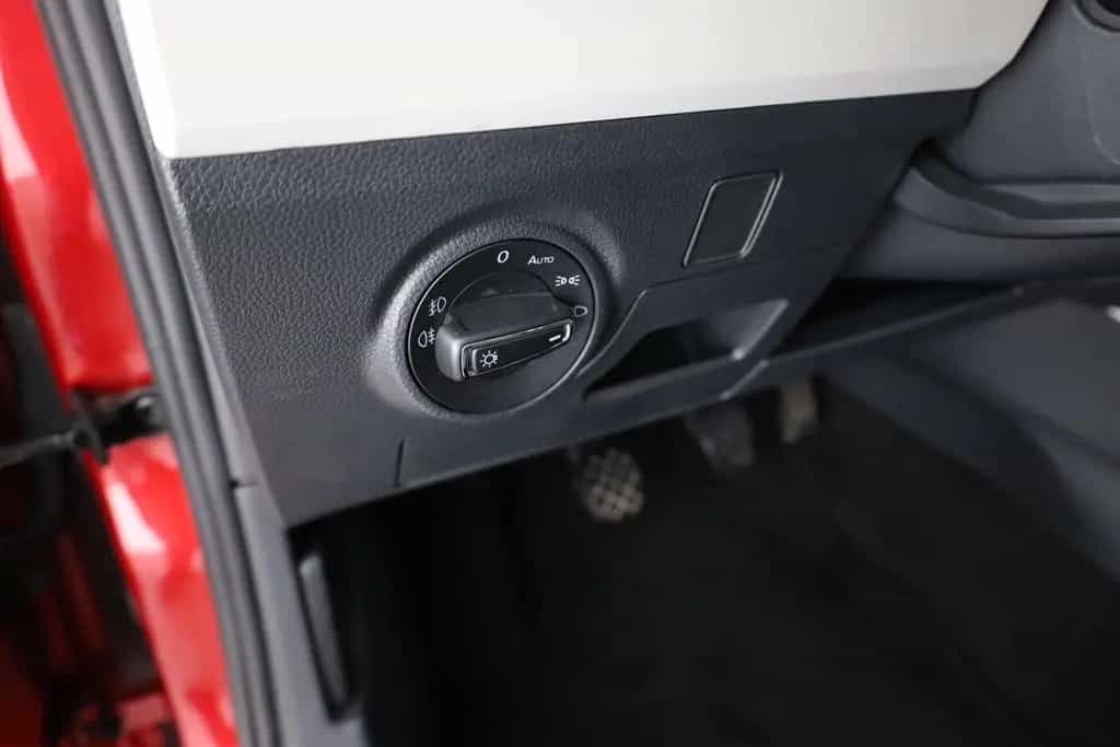 Seat Arona 1.0 TSI Xcellence LED Navi Totwinkel PDC 02/2018-photo-20
