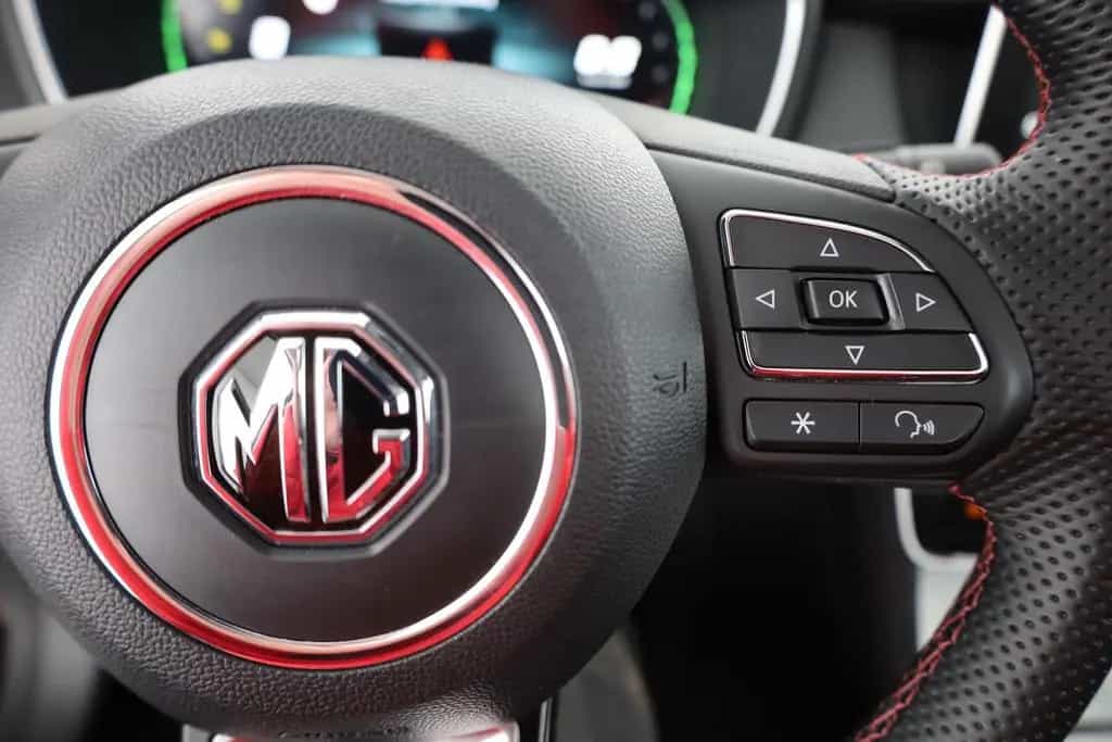 MG HS 1.5 T-GDI Luxury Aut. LED ACC Navi 360° Pano 04/2024-photo-16