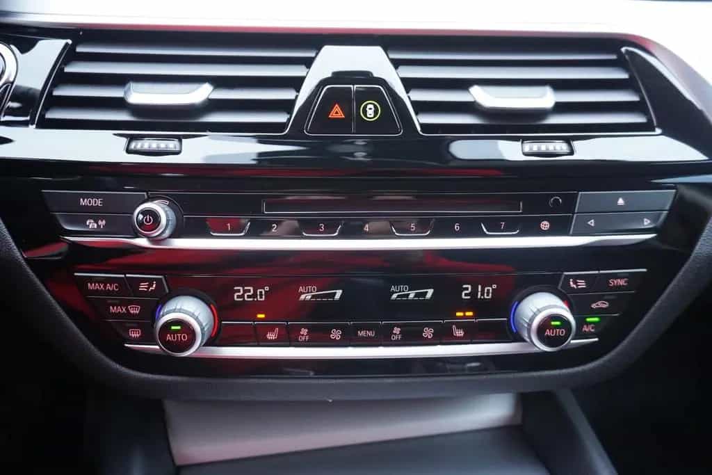 BMW 5 Series 520d Touring Aut. LED Navi Tempomat Sitzheizung 09/2019-photo-20