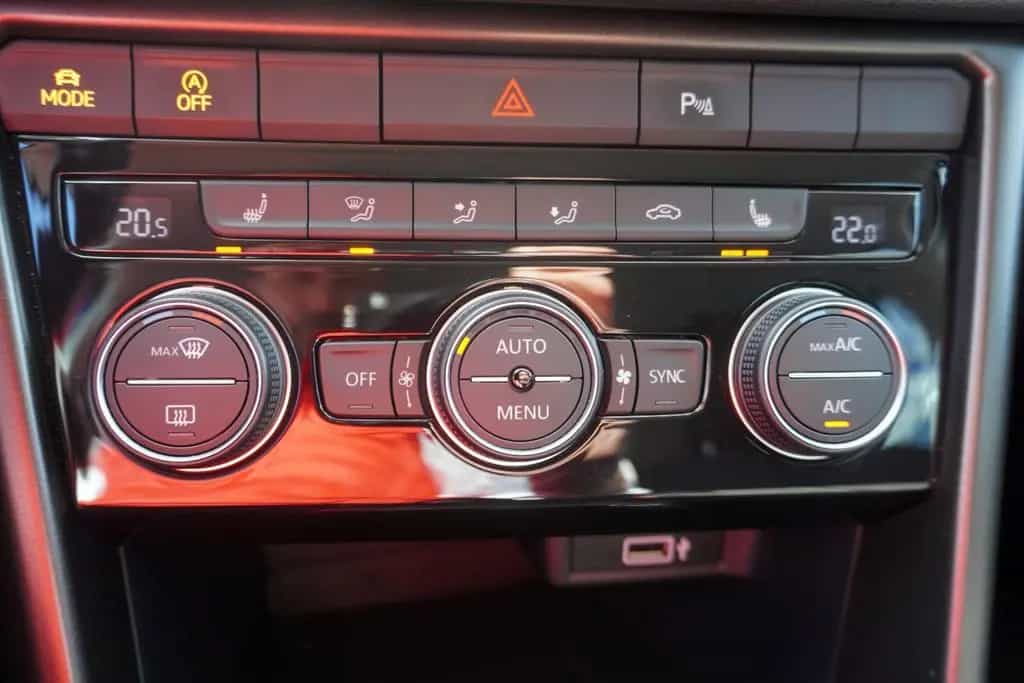 Volkswagen T-Roc 1.5 TSI DSG Style LED Navi ACC Sitzheizung 05/2018-photo-21