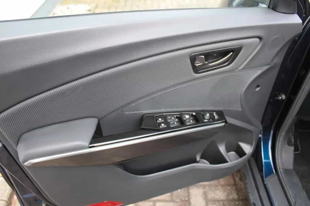 KGM Tivoli Black 1,6/AT 2WD 08/2025-photo-10