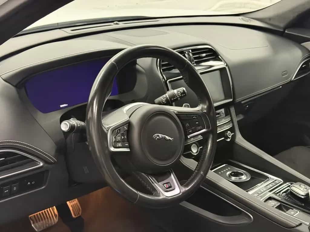 Jaguar F-Pace 30d AWD Pure / CarPlay / LED 05/2019-photo-9