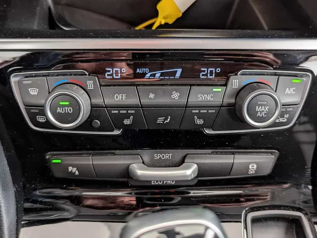 BMW 220 Active Tourer 2er Active Tourer - 220i Advantage AHK+LED+NAVI+ 09/2020-photo-23