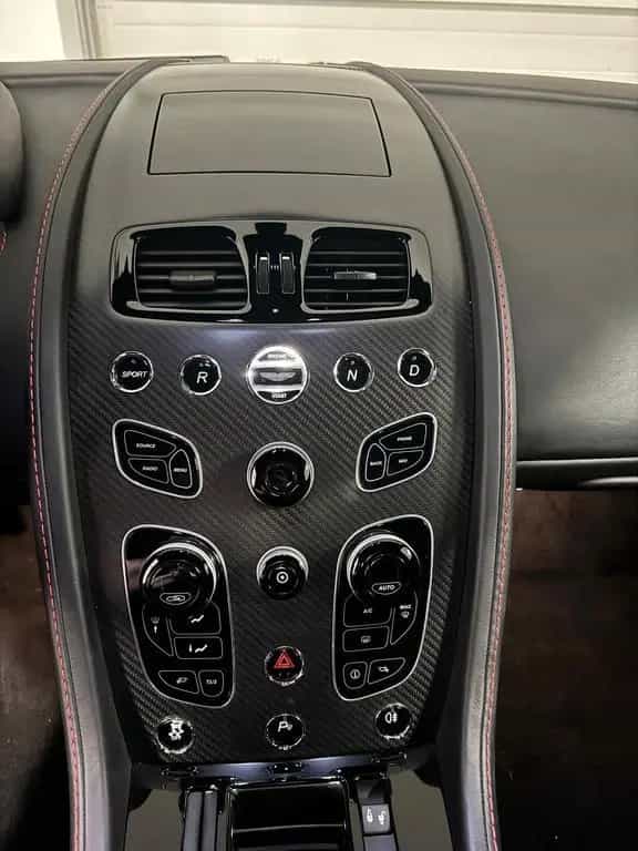 Aston Martin V8 Vantage in Neuwagenzustand 09/2015-photo-5