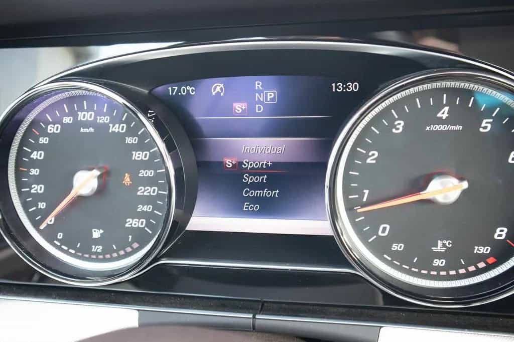 Mercedes-Benz E-Class 200 COUPE, PANO, BURMESTER, 360° CAMERA, KEYLE 05/2017-photo-24