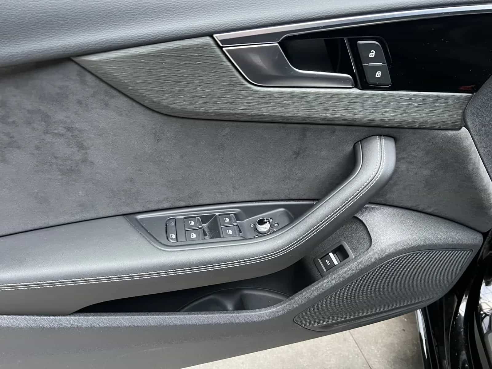 Audi A4 03/2021-photo-12
