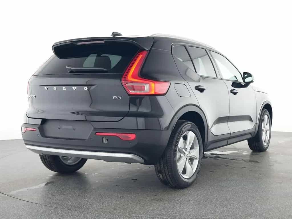 Volvo XC40 B3 Core 2WD 08/2025-photo-1