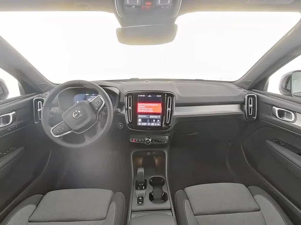 Volvo XC40 B3 Core 2WD 08/2025-photo-4