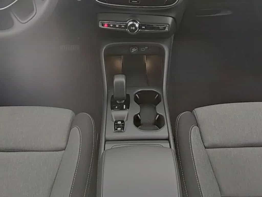 Volvo XC40 B3 Core 2WD 08/2025-photo-5