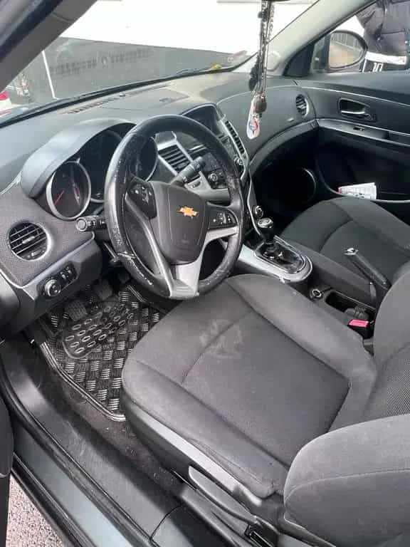 Chevrolet Cruze 02/2012-photo-1