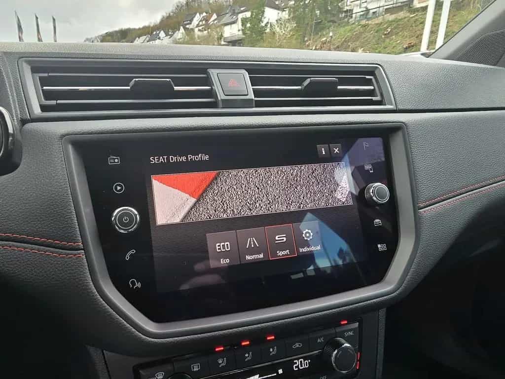 Seat Arona FR*LED*NAVIGATION*PDC*SITZHEIZUNG* 08/2019-photo-8