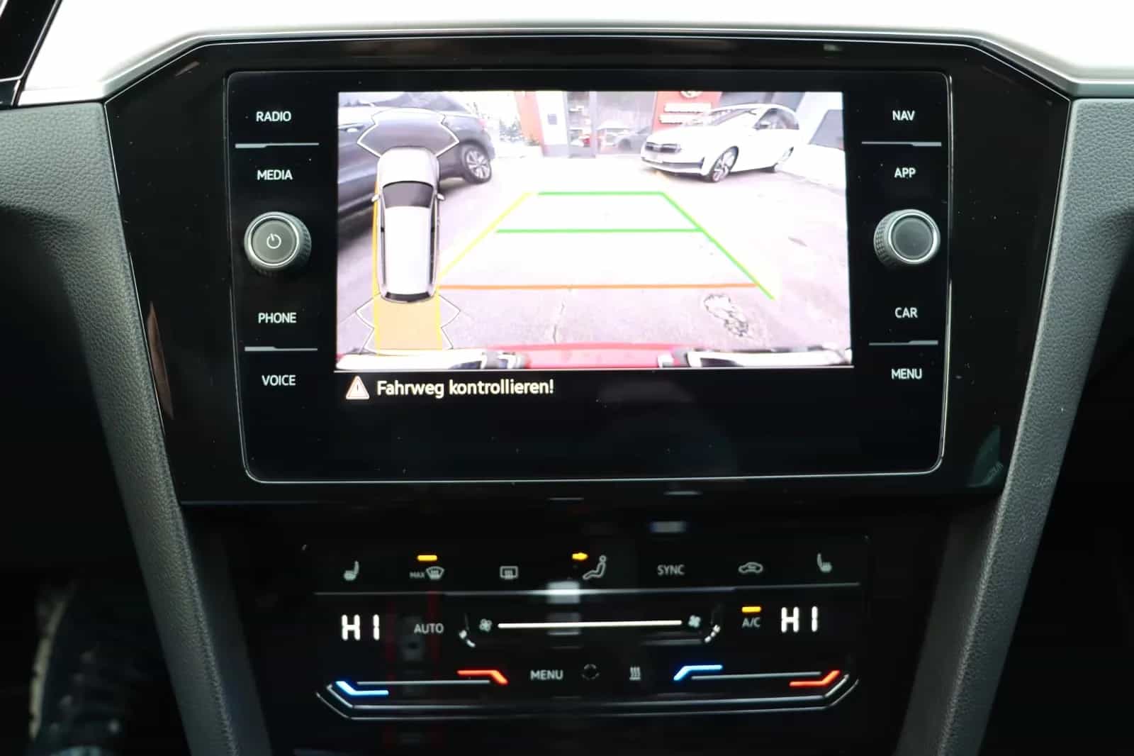 Volkswagen Passat Variant 03/2022-photo-17