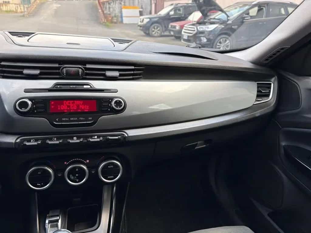 Alfa Romeo Giulietta 1.6 JTDm-2 105 CV Distincti 03/2013-photo-10